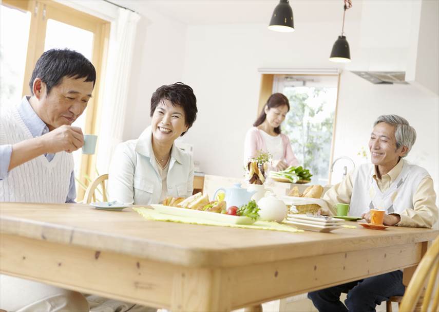 介護を受ける高齢者